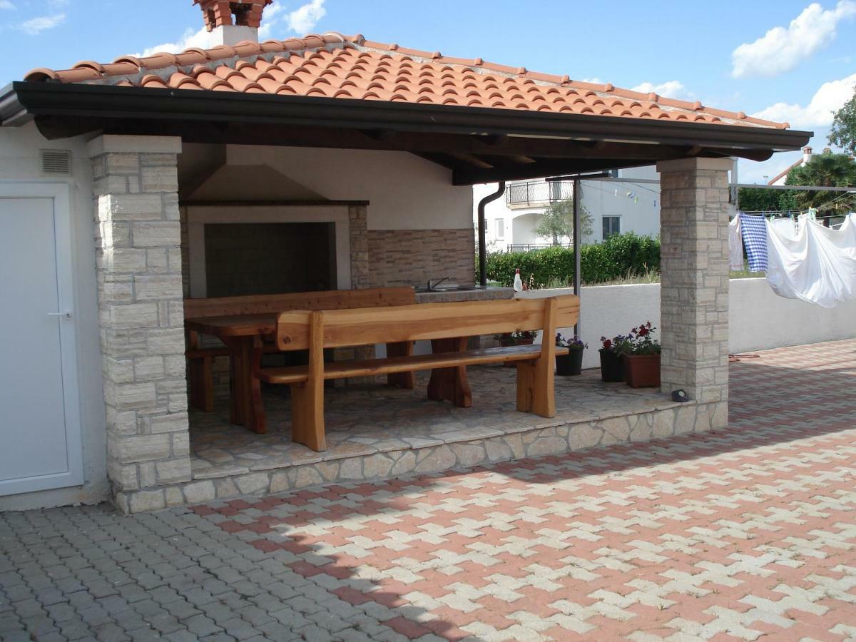 Guesthouse Pejo Porec Esterno foto
